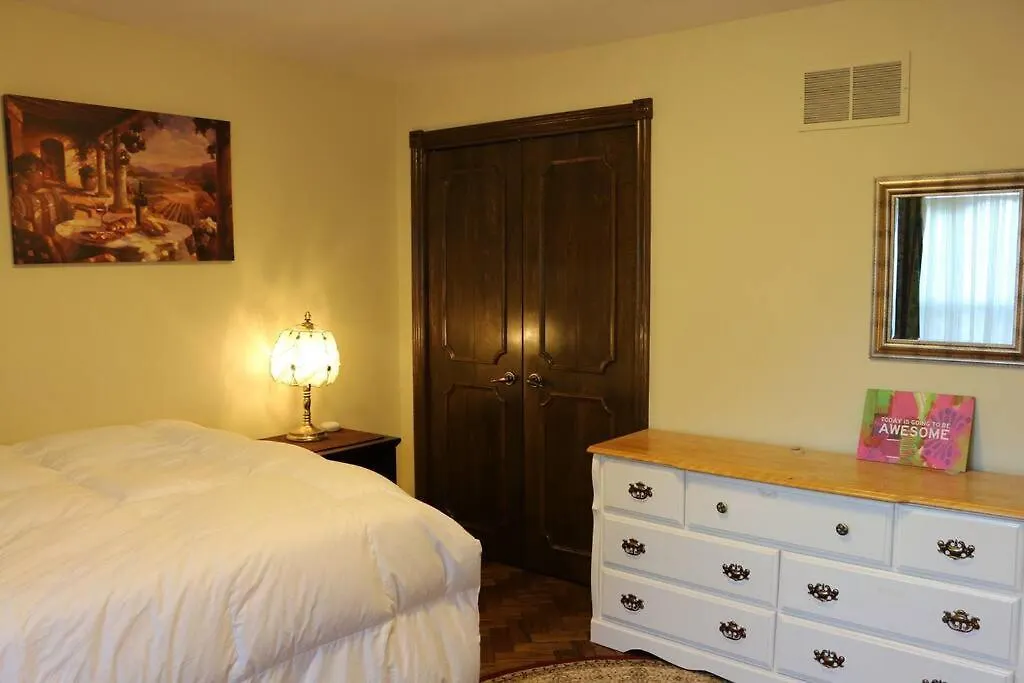 A Stunning Chalet Style Home Toronto Homestay