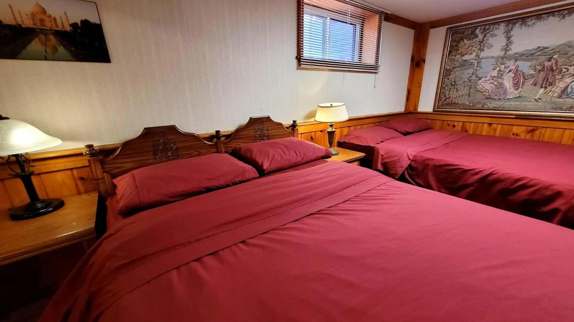 A Stunning Chalet Style Home Toronto Homestay
