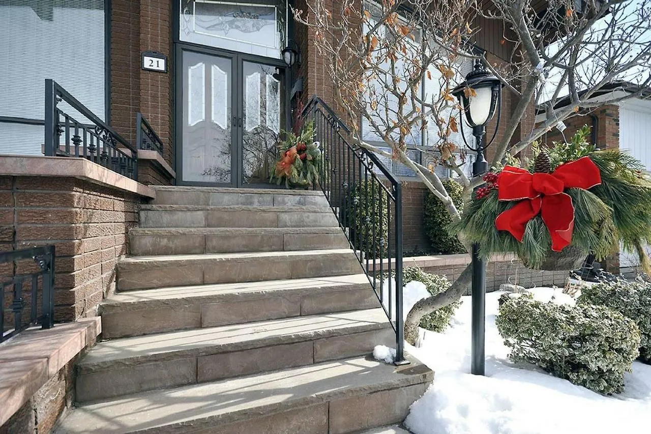 A Stunning Chalet Style Home Toronto Alloggio in famiglia