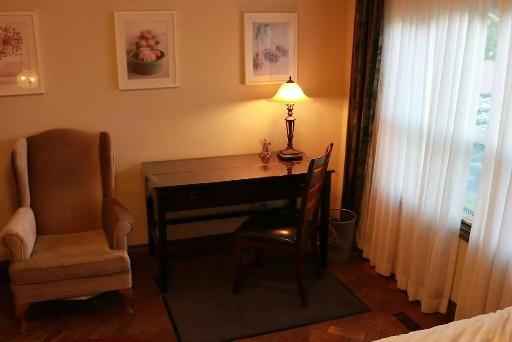 A Stunning Chalet Style Home Toronto Homestay