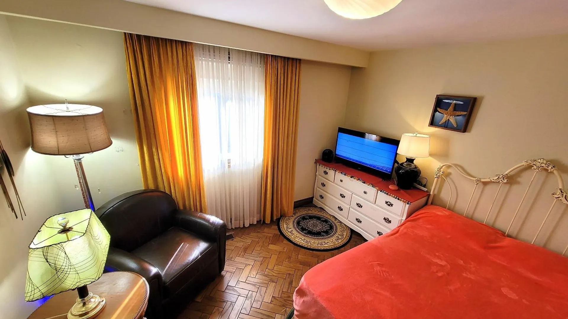 Homestay A Stunning Chalet Style Home Toronto