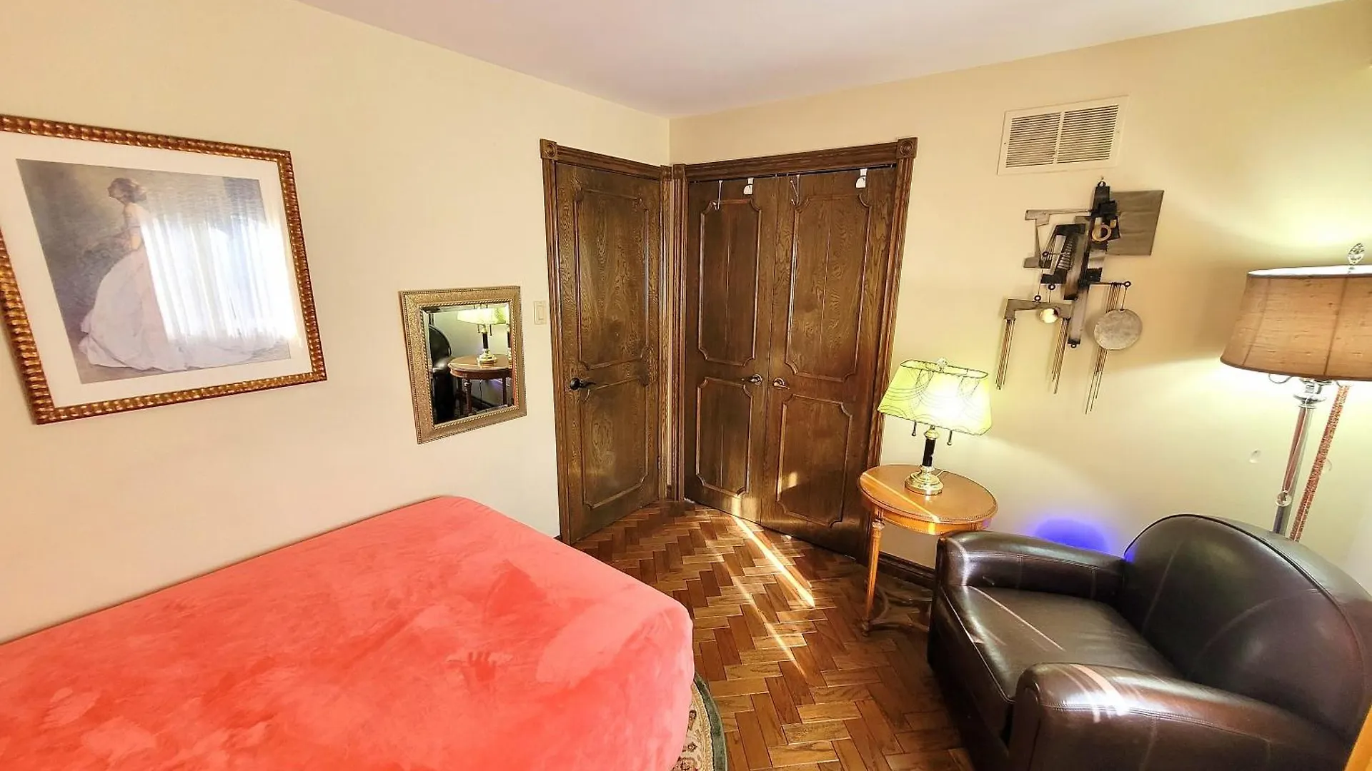 Homestay A Stunning Chalet Style Home Toronto